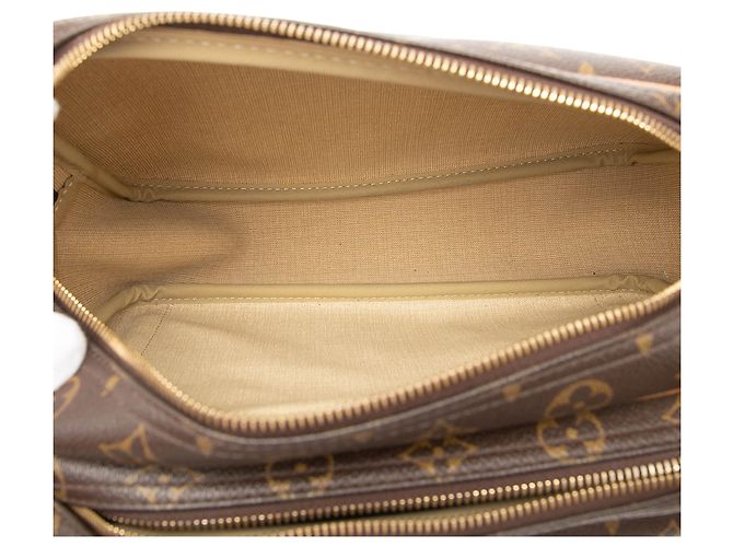 Bolsa Tiracolo Louis Vuitton Monogram Reporter PM Castanha Marrom - vista 4