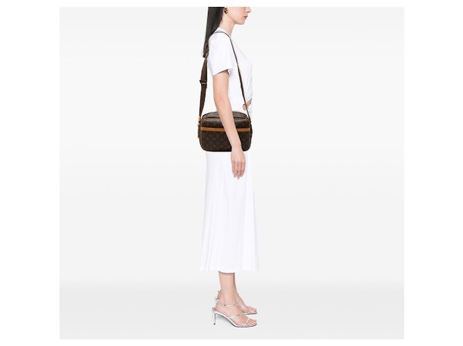 Bolsa Tiracolo Louis Vuitton Monogram Reporter PM Castanha Marrom - vista 7