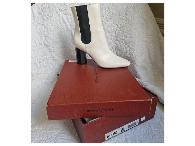 Autre Marque Donald Pliner Botines de cuero crema con tacón bloque Negro Crudo - vista 6