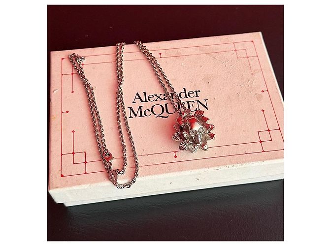 Collana Alexander McQueen con pendente teschio e fiore in argento - vista 2