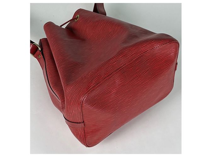 Noe Borsa a tracolla Louis Vuitton Petit Noé Rosso - vista 2