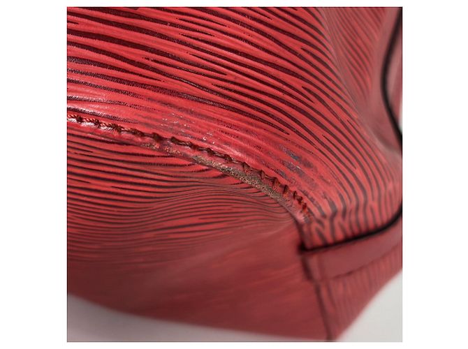 Noe Borsa a tracolla Louis Vuitton Petit Noé Rosso - vista 3