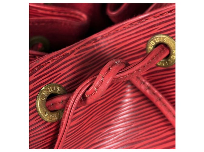 Noe Borsa a tracolla Louis Vuitton Petit Noé Rosso - vista 5