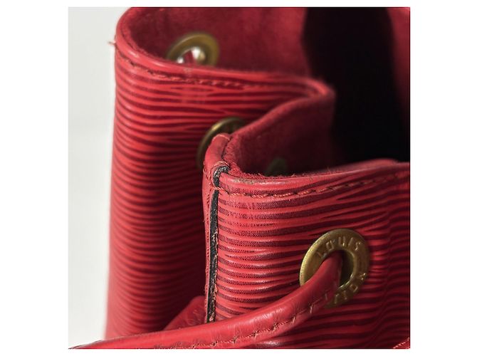 Noe Borsa a tracolla Louis Vuitton Petit Noé Rosso - vista 6