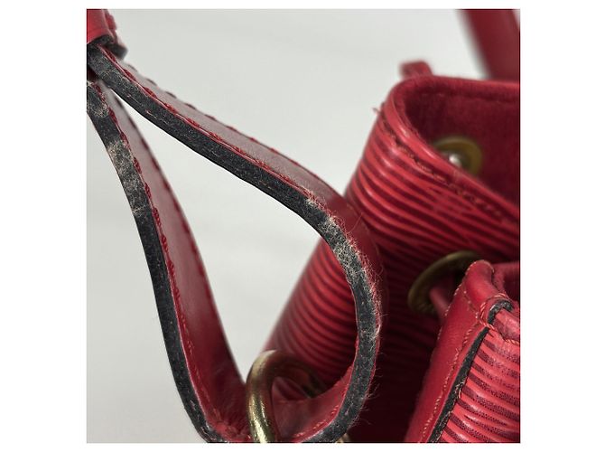 Noe Borsa a tracolla Louis Vuitton Petit Noé Rosso - vista 7