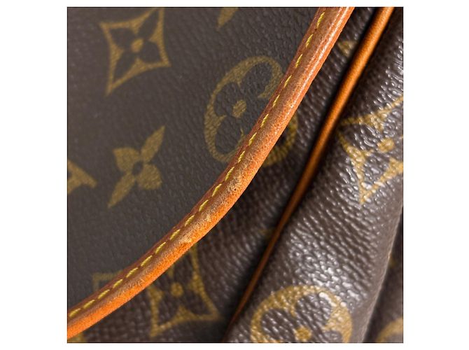 Borsa a tracolla Louis Vuitton Saumur 35 Marrone - vista 4