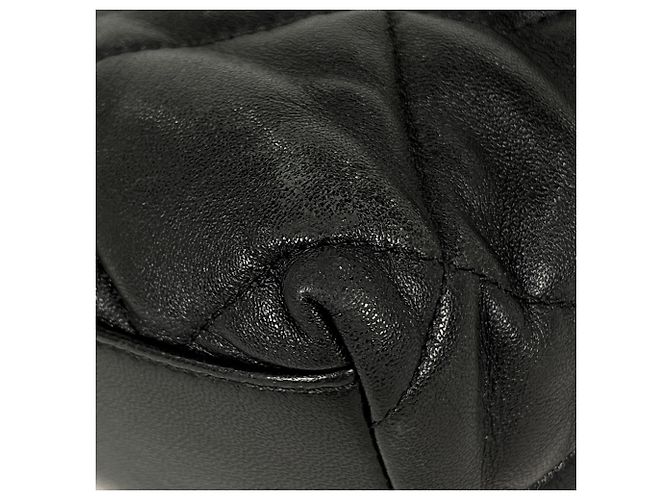 Saco Tote Chanel em couro matelassé preto - vista 3