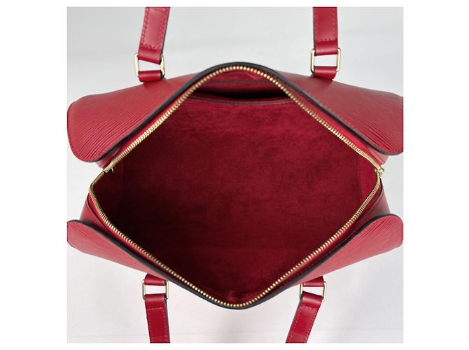 Borsa a mano Louis Vuitton Soufflot Rosso - vista 9