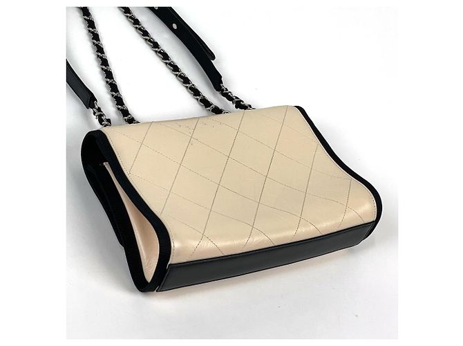 Timeless Borsa a spalla Chanel Matelassé Nero Beige - vista 2