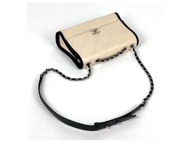 Timeless Borsa a spalla Chanel Matelassé Nero Beige - vista 5