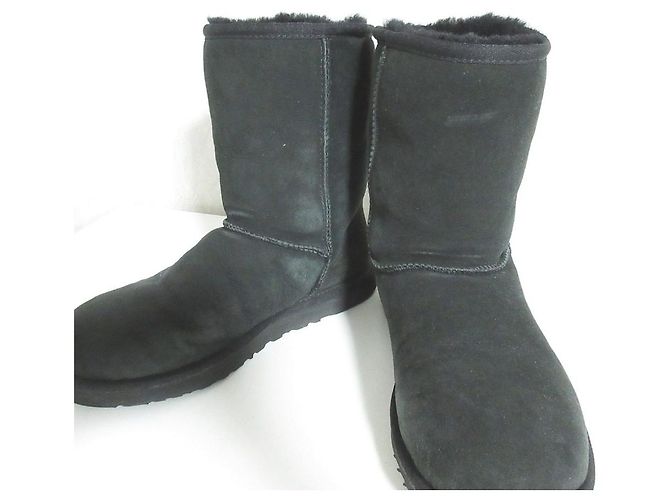 Autre Marque UGG CLASSIC SHORT Stiefel aus Lammfell Schwarz - Ansicht 7