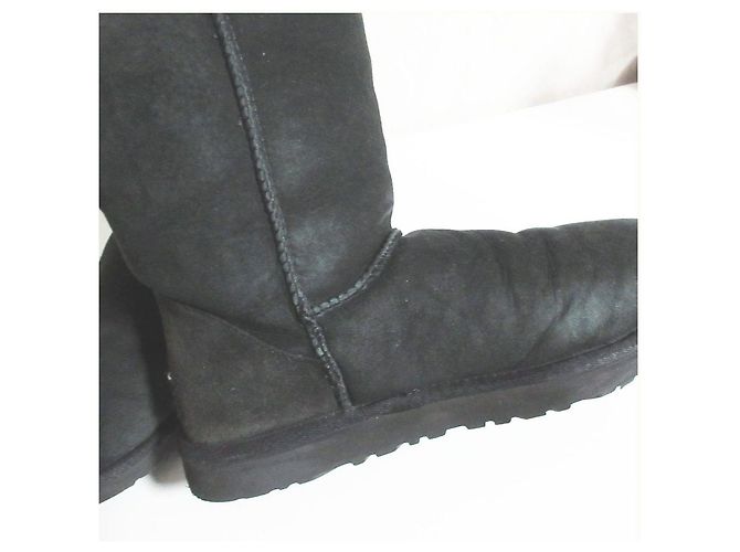 Autre Marque UGG CLASSIC SHORT Stiefel aus Lammfell Schwarz - Ansicht 8