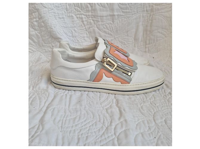 Roger Vivier Sneakers Slip-On in Pelle Bianca Appliqué Multicolore Nero Rosa Bianco Arancione Grigio - vista 11