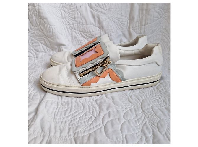 Roger Vivier Sneakers Slip-On in Pelle Bianca Appliqué Multicolore Nero Rosa Bianco Arancione Grigio - vista 2
