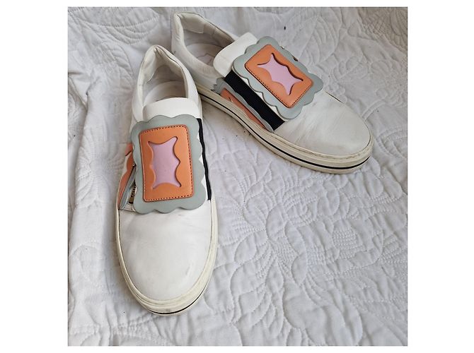 Roger Vivier Sneakers Slip-On in Pelle Bianca Appliqué Multicolore Nero Rosa Bianco Arancione Grigio - vista 4