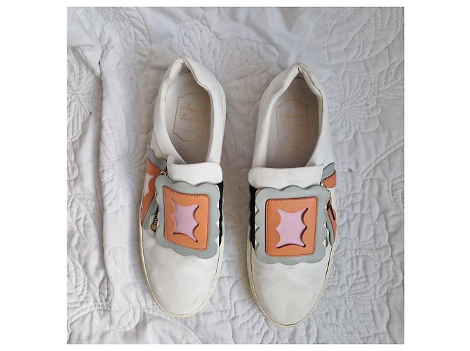 Roger Vivier Sneakers Slip-On in Pelle Bianca Appliqué Multicolore Nero Rosa Bianco Arancione Grigio - vista 5