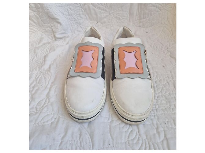 Roger Vivier Sneakers Slip-On in Pelle Bianca Appliqué Multicolore Nero Rosa Bianco Arancione Grigio - vista 9