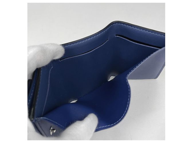 Louis Vuitton Discovery Compact Wallet - view 5