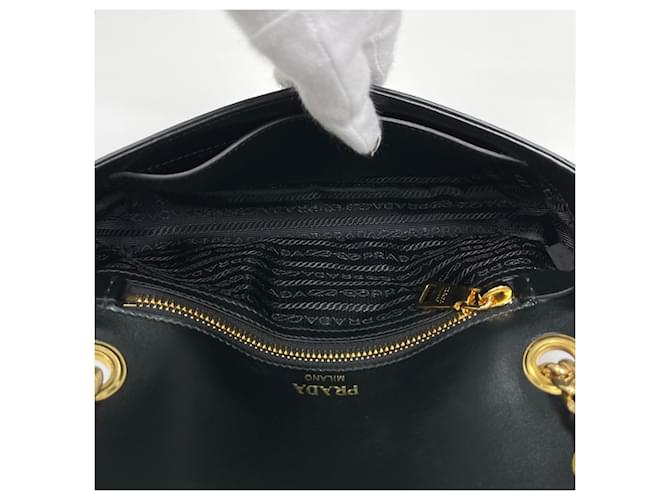 Borsa a tracolla Prada in pelle nera Nero - vista 7