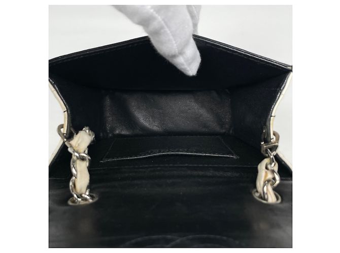 Chanel Chocolate Bar Schultertasche Schwarz Roh - Ansicht 10
