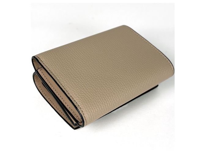 Cartera Loewe Anagram Trifold en piel Greige Gris - vista 2