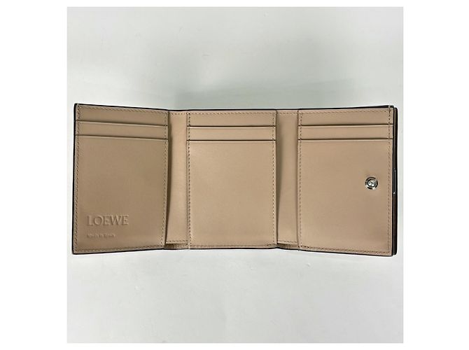 Cartera Loewe Anagram Trifold en piel Greige Gris - vista 6