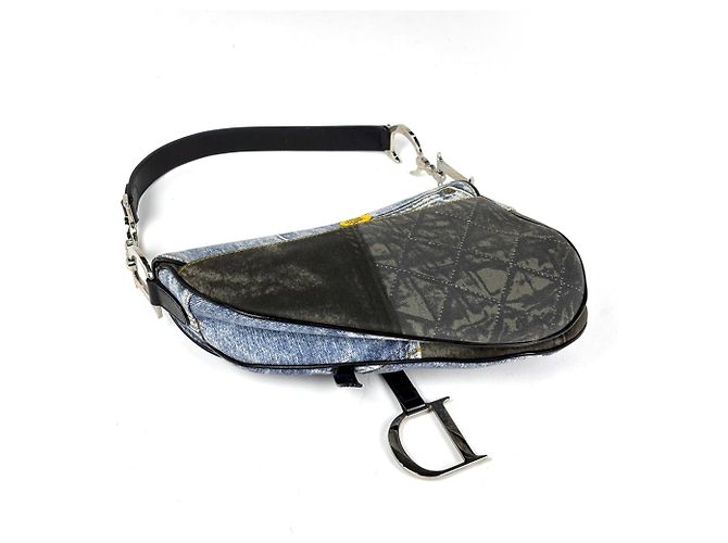 Christian Dior Saddle Bag aus hellblauem Denim - Ansicht 2