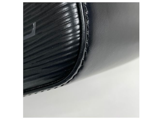 Bolso de hombro Louis Vuitton Bussy Negro - vista 3
