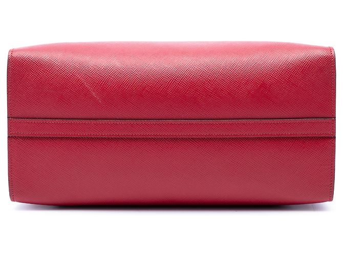 Prada Monochrome Top Handle Tote aus Saffiano-Leder in Rot, Medium - Ansicht 3