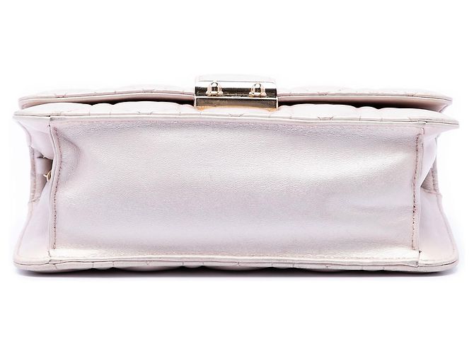 Borsa a tracolla Miss Dior Promenade in pelle d'agnello Cannage metallizzata rosa Dior - vista 3