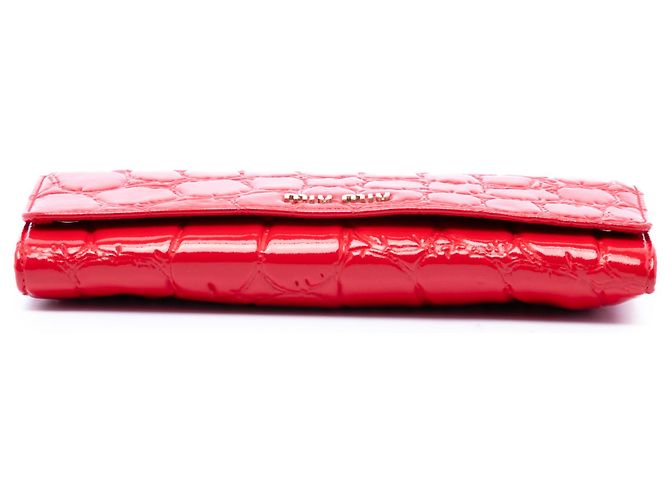 Cartera con cadena Miu Miu de charol rojo con relieve de cocodrilo Roja - vista 3