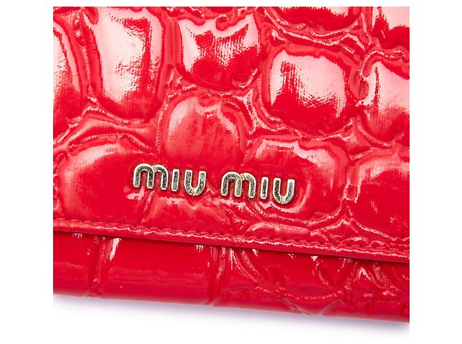 Cartera con cadena Miu Miu de charol rojo con relieve de cocodrilo Roja - vista 5