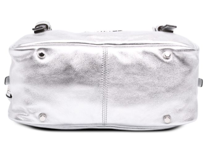 Borsa Bowling Versace in pelle metallizzata argento con etichetta - vista 3