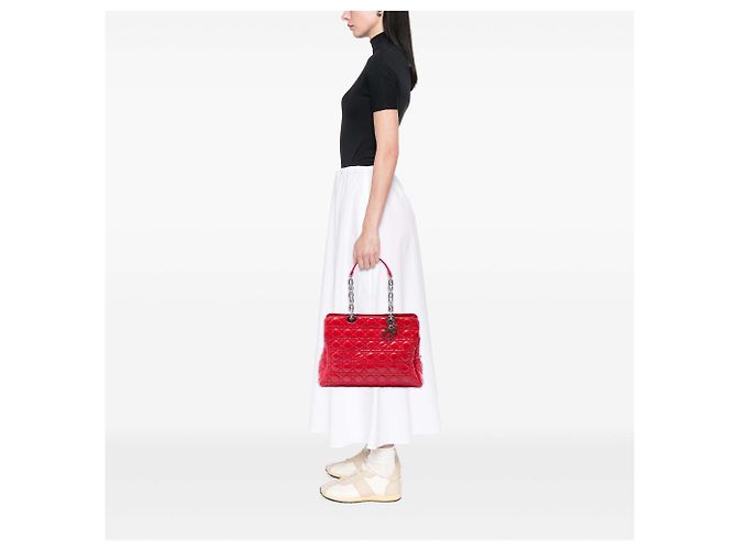 Dior Bolsa Shopping Lady Dior Soft Grande em Couro Verniz Vermelho Cannage - vista 6