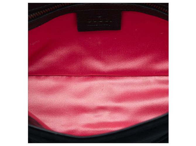 Gucci GG Marmont Matelassé Schultertasche aus Samt, Schwarz, Medium - Ansicht 4
