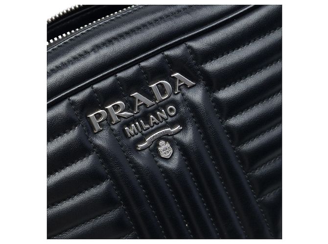 Borsa a tracolla Diagramme Prada in pelle di vitello morbida nera Nero - vista 5