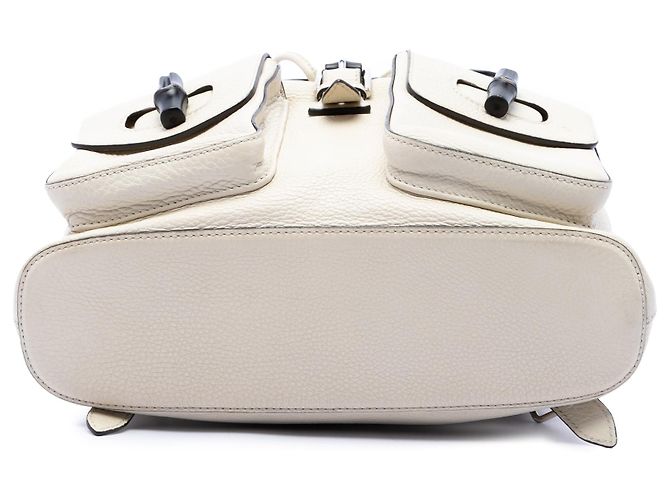 Bamboo Mochila Gucci em couro de bezerro granulado branco com tassel de bambu Cru - vista 3