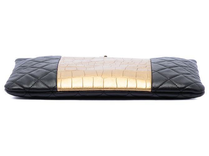 Clutch Chanel Reissue 2.55 in pelle d'agnello matelassé nera e vitello metallizzato effetto coccodrillo - vista 3