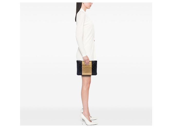 Clutch Chanel Reissue 2.55 in pelle d'agnello matelassé nera e vitello metallizzato effetto coccodrillo - vista 6