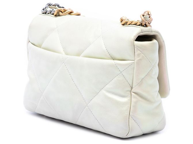 Chanel 19 Flap Medium em Lambskin Iridescente Branca Branco - vista 2