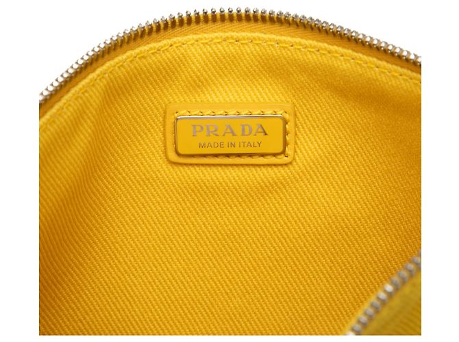 Pochette da polso Prada in tela gialla con logo embossed Giallo - vista 5