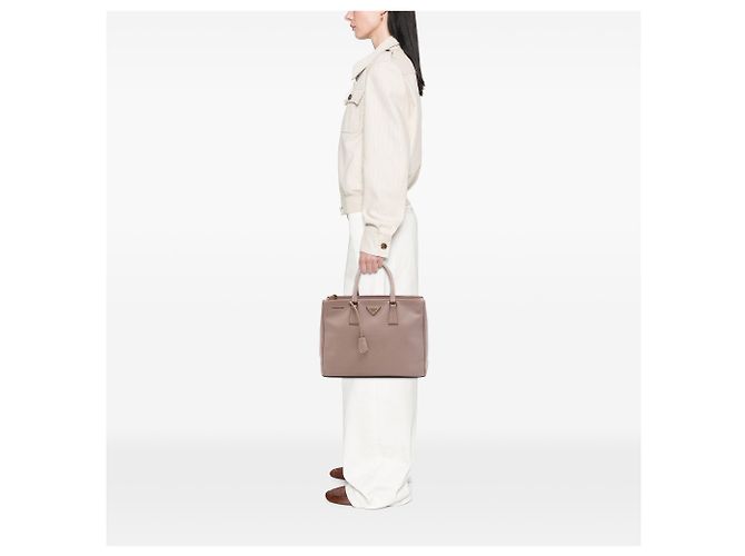 Prada Bolso Tote Galleria Double Zip Grande en cuero Saffiano Marrón Castaño Carne - vista 6