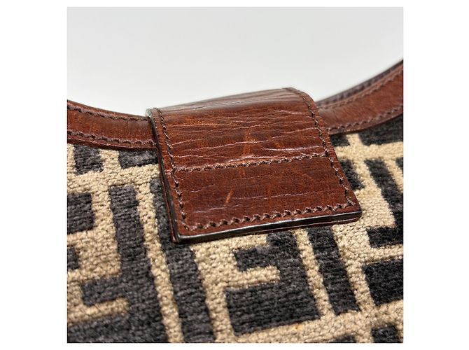 Bolsa de ombro Fendi marrom com padrão Zucca - vista 4