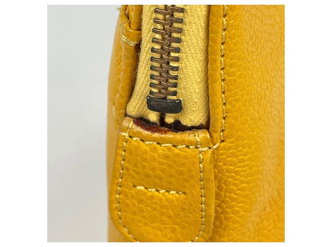 Borsa a tracolla Chanel in vitello martellato giallo - vista 4