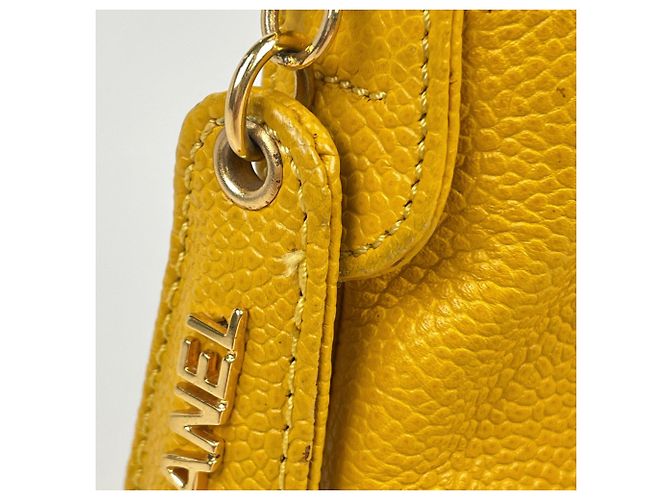 Borsa a tracolla Chanel in vitello martellato giallo - vista 5