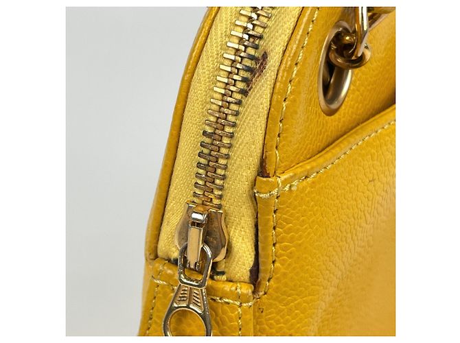 Borsa a tracolla Chanel in vitello martellato giallo - vista 6