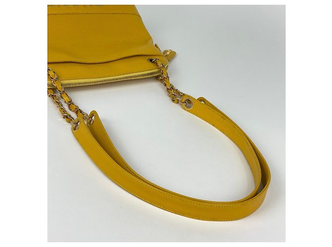 Borsa a tracolla Chanel in vitello martellato giallo - vista 7