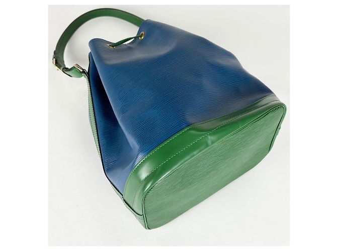Noe Borsa a tracolla Louis Vuitton Noé Blu Verde - vista 2
