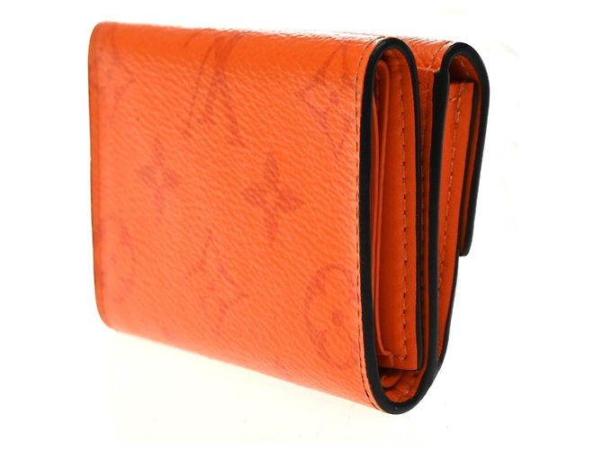 Louis Vuitton Discovery Monogram Taigarama Compact Arancione - vista 4