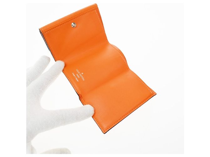 Louis Vuitton Discovery Monogram Taigarama Compact Arancione - vista 5